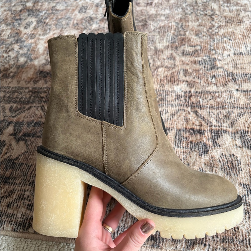 NWT Free People “James” Heeled Olive Brown Leather Chelsea Boots